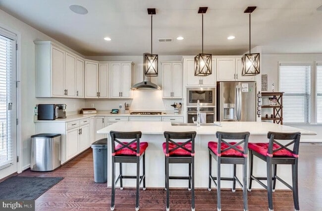 Building Photo - 42440 Dogwood Glen Square