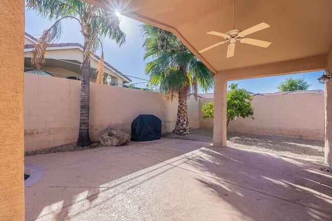 Building Photo - Phoenix Gem: 4 Bedrooms, Pool, and Prime L...