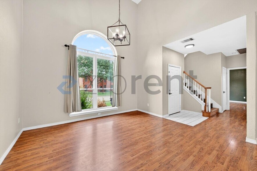 Building Photo - Unit