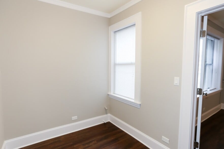 Building Photo - 817 W Lakeside Pl