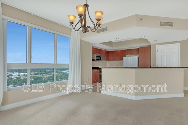 Building Photo - 231 Riverside Dr