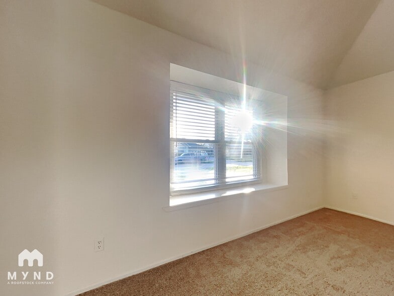 Building Photo - 10002 Green Valley Ln