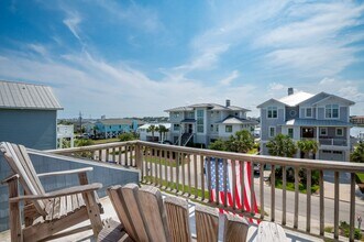 Building Photo - PERFECT SINGLE FAMILY OFF-SEASON MONTHLY R...