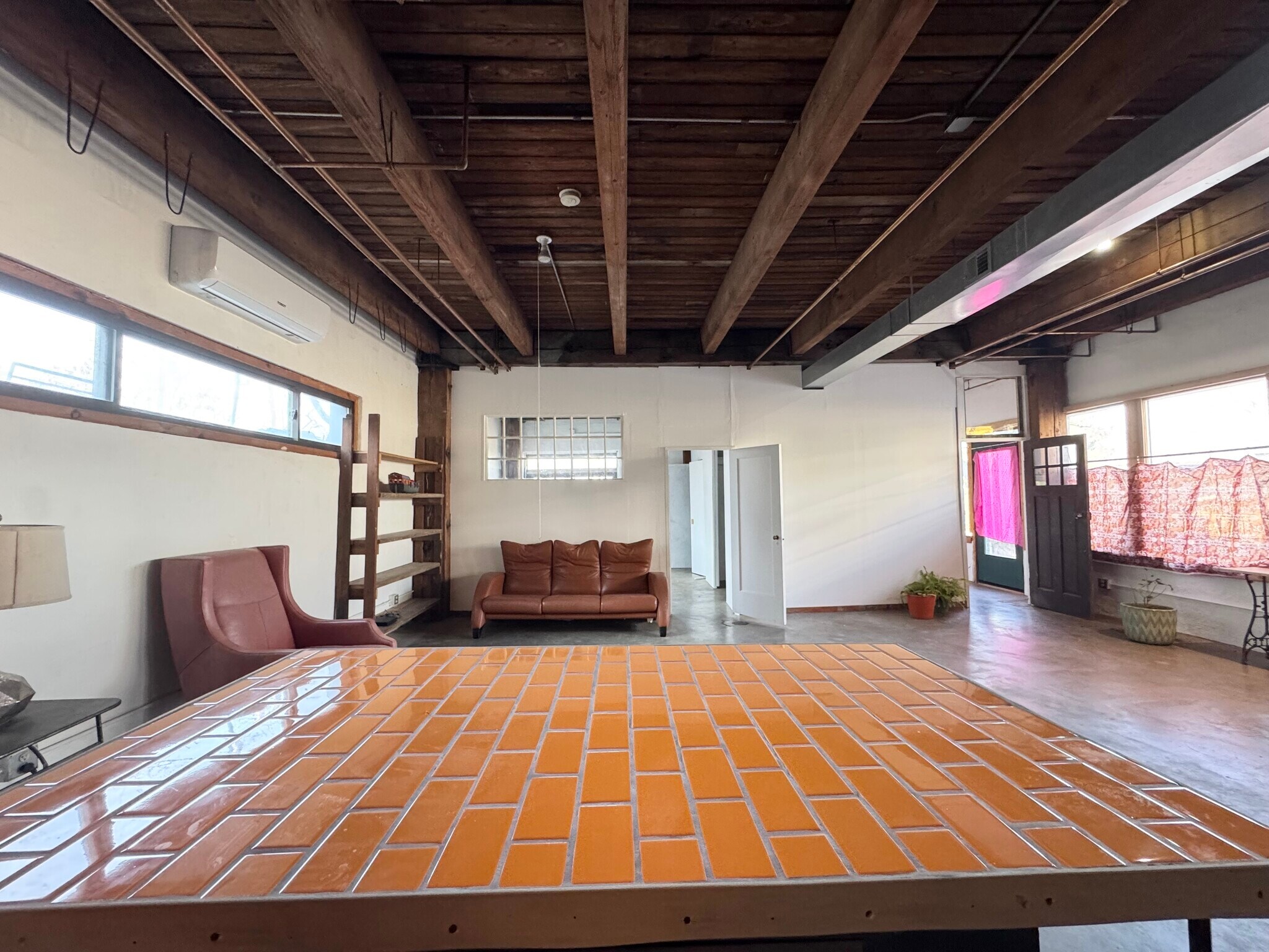 Building Photo - 915 W 16th St