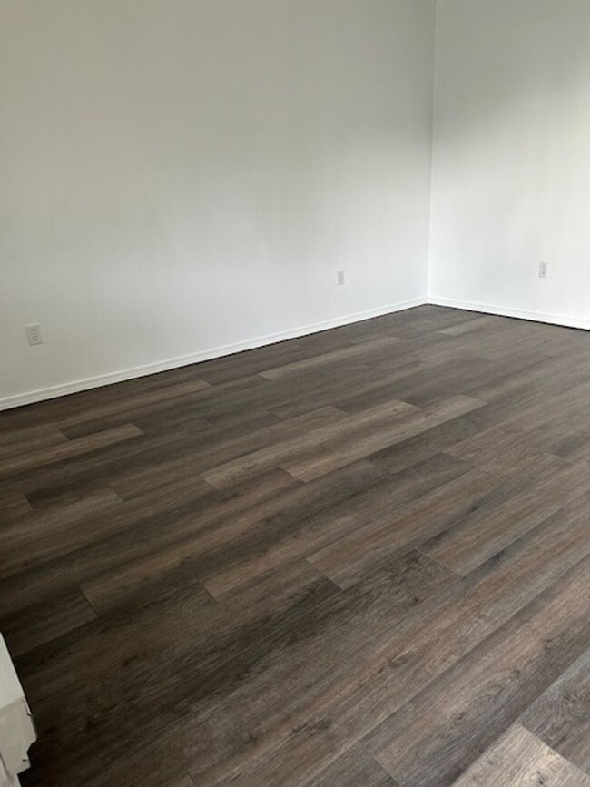 Building Photo - 4413 Circle Pl NE