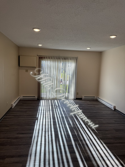 Building Photo - 305 W 8th St S