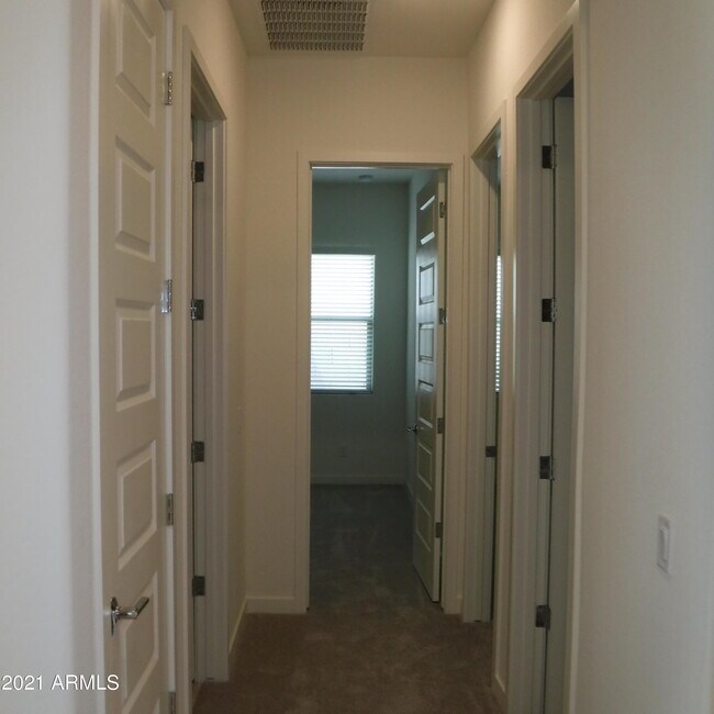Building Photo - 16755 W Sand Hills Rd