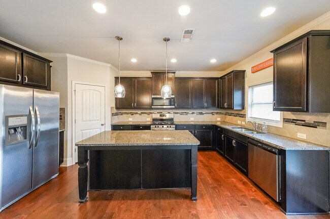 Building Photo - 408 After Glow Smt