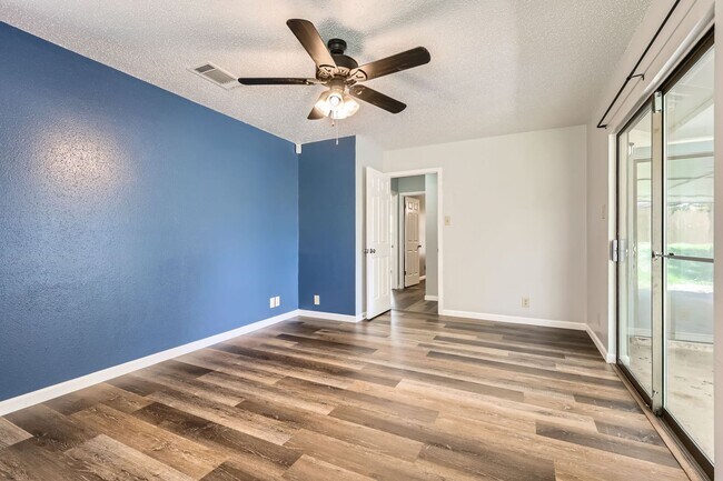 Building Photo - Ready for Move In!