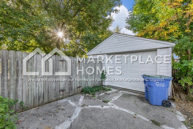 Building Photo - 11108 Studebaker Ave