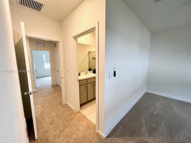 Building Photo - 429 NE 12th St