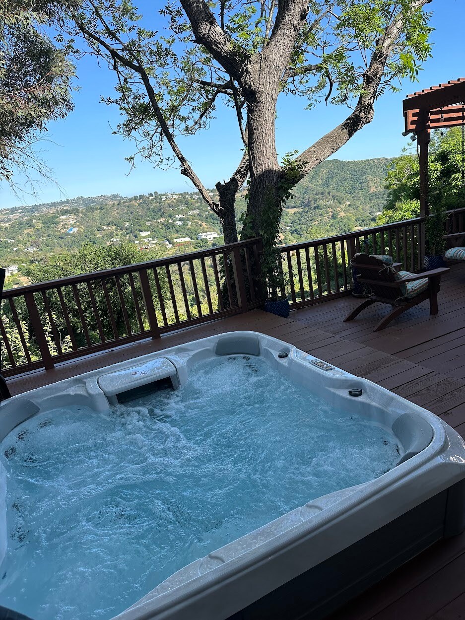 Building Photo - 10136 Hollow Glen Cir