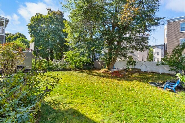 Building Photo - 36 Turner St