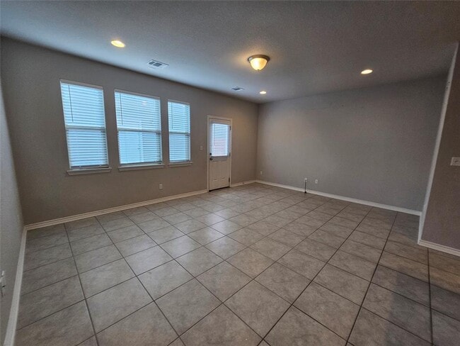 Building Photo - 1721 Artesian Spgs Xing