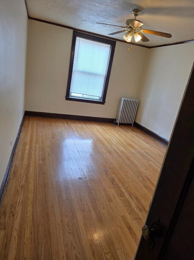 Building Photo - 1 bedroom in CHICAGO IL 60620