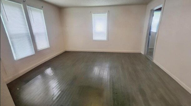Building Photo - 2 Bedroom, 1 Bathroom Duplex