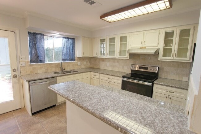 Building Photo - 6511 Kenyon Ln