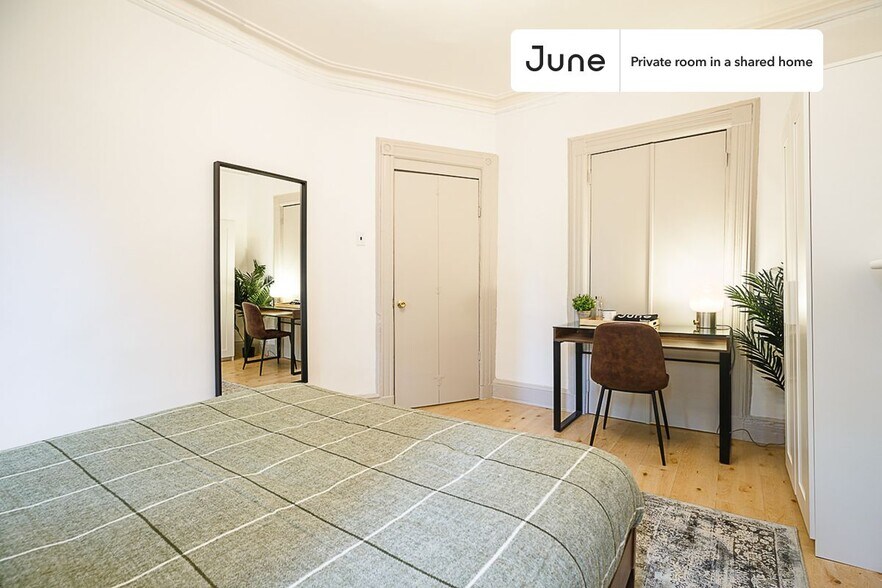 Building Photo - Room in Shared 5 bed/1 bath home