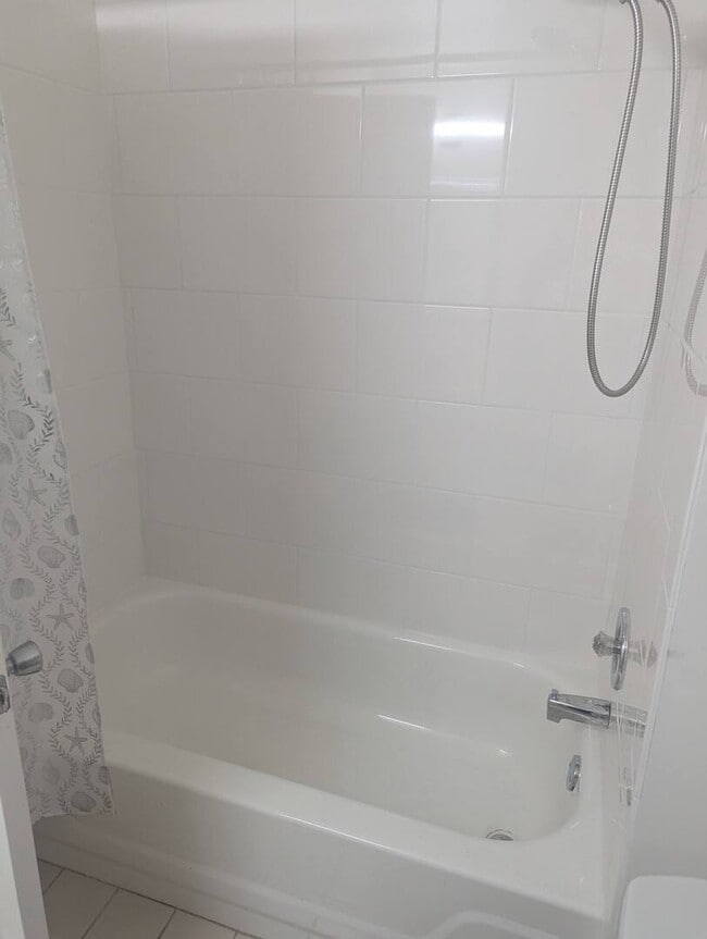 Building Photo - 600 Eastview Ct