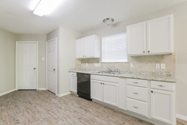 Building Photo - 2911 Cypress Island Dr