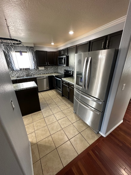 Building Photo - 1665 Peregrine Dr