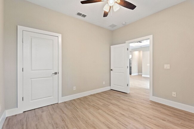 Building Photo - 141 Barrington Dr