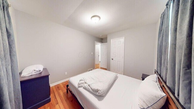 Building Photo - 32 Marion St