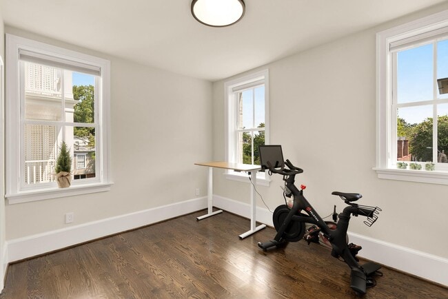 Building Photo - 1305 30th St NW