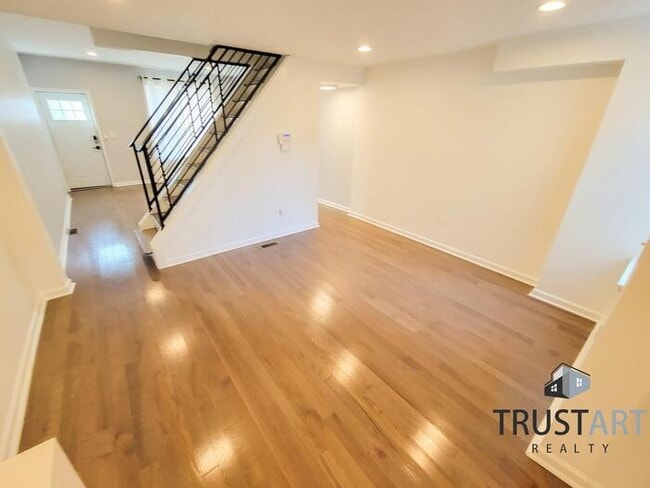 Building Photo - 3 Bedroom House in Germantown