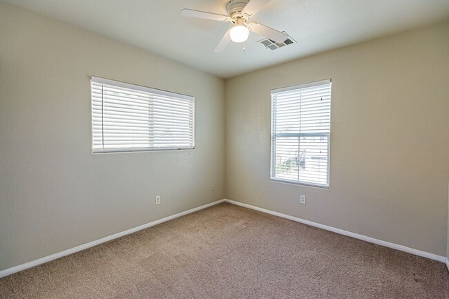 Building Photo - 4 Bedroom home located in Silverado Ranch