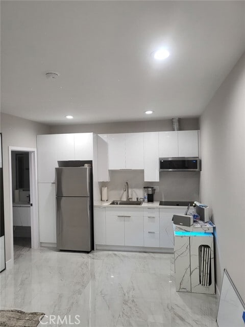 Building Photo - 9416 Yolanda Ave