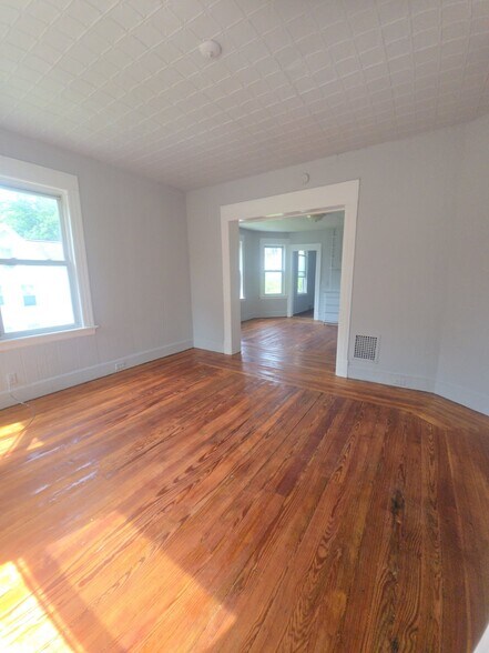 Building Photo - 309 Cooke St