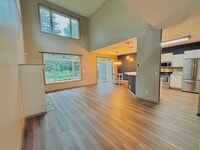 Building Photo - Gorgeous 3 Bedroom 4 Bath End Unit in Eagan