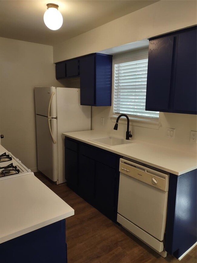 Building Photo - 5405 Brompton Cir