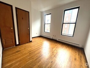 Building Photo - 1409 Grand St