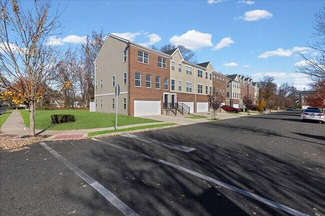 Building Photo - 1 Creekside Wy