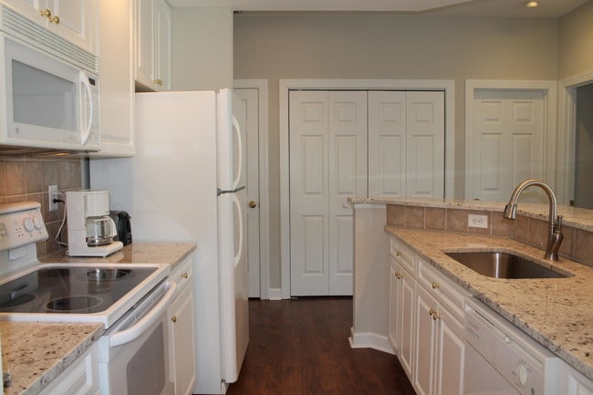 Building Photo - 2137 Creswell Dr
