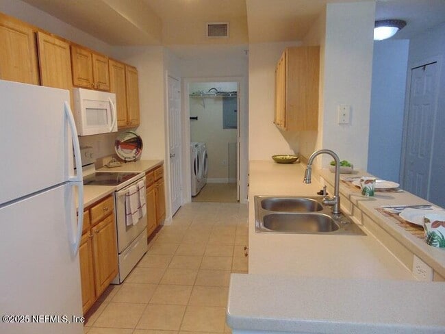 Building Photo - 10075 GATE N Pky