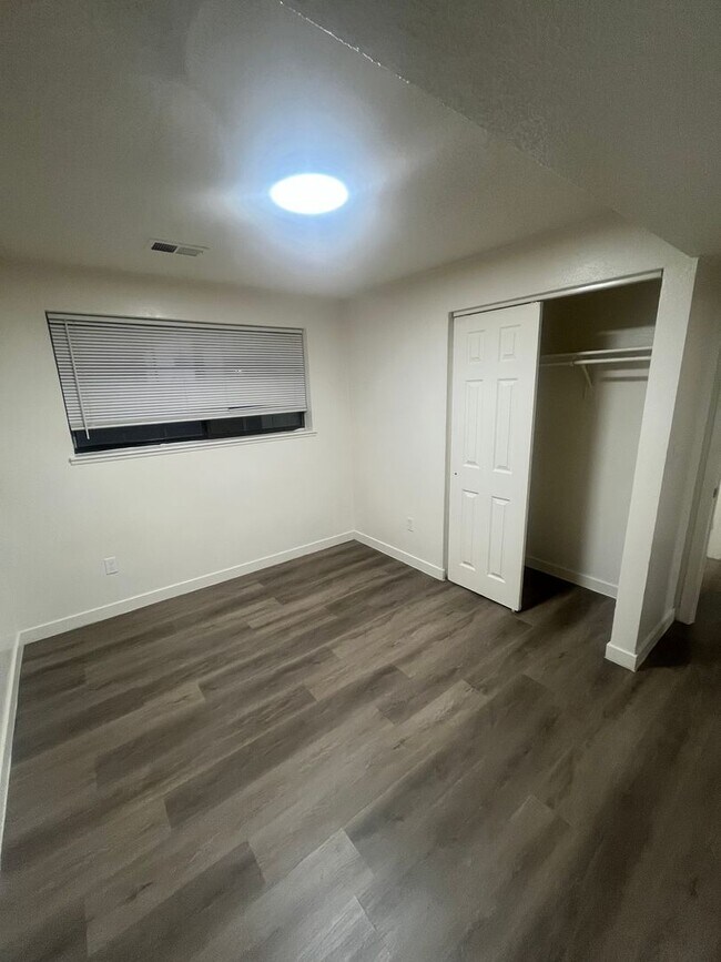 Building Photo - Available Now-4BR/2BA SINGLE FAMILY HOME