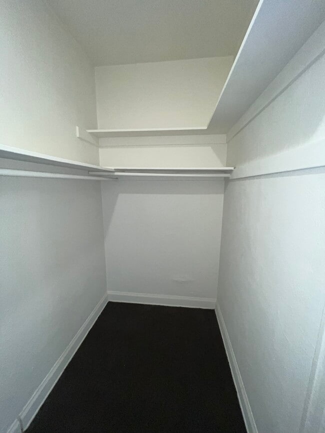BIG CLOSET - 4156 Rosewood Ave