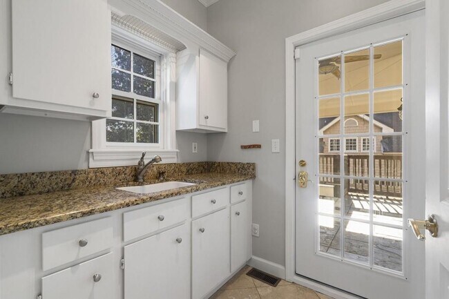 Building Photo - 97 Huntington Rd NE