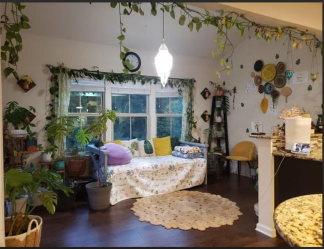 Building Photo - Spacious 4-Bedroom, 3-Bath Home with Moder...