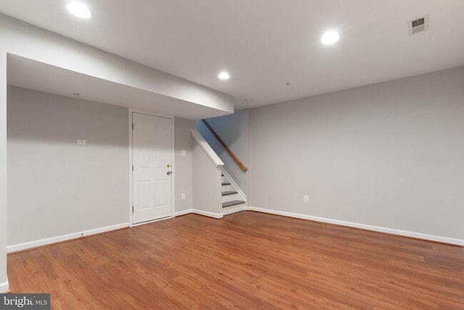 Building Photo - 7041 Water Oak Rd