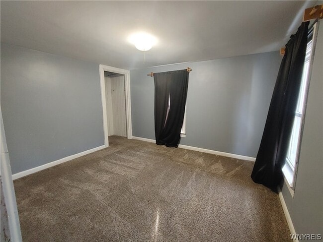 Building Photo - 770 Lake Rd