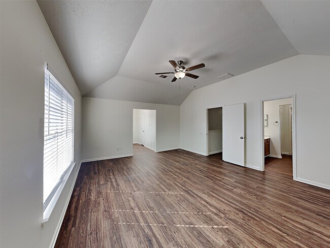 Building Photo - 4407 Crossvine Ave