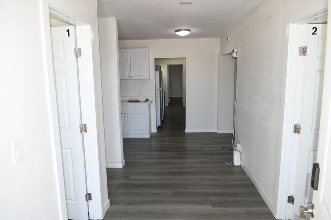 Building Photo - 1339 E Glenrosa Ave