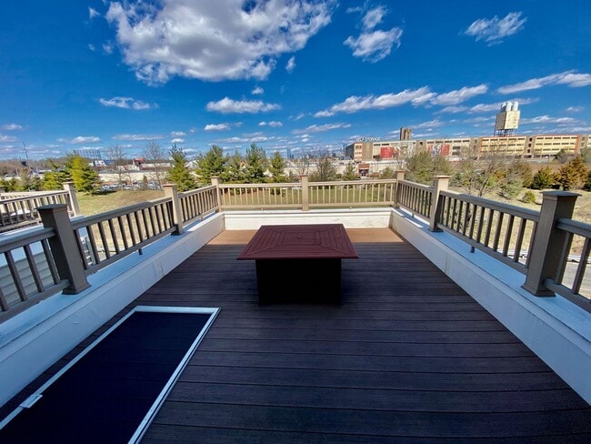 Building Photo - SIENA Place/PACKER PARK CORNER 4 Bedroom/2...