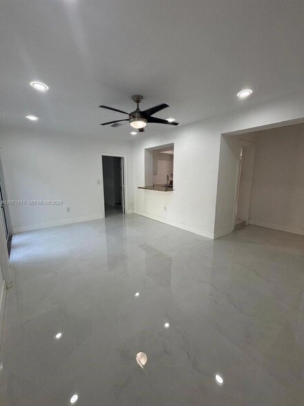 Building Photo - 12253 SW 82nd Ave