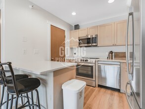 Building Photo - Fully Renovated Condo