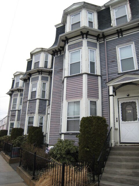 Building Photo - 61 Summer St